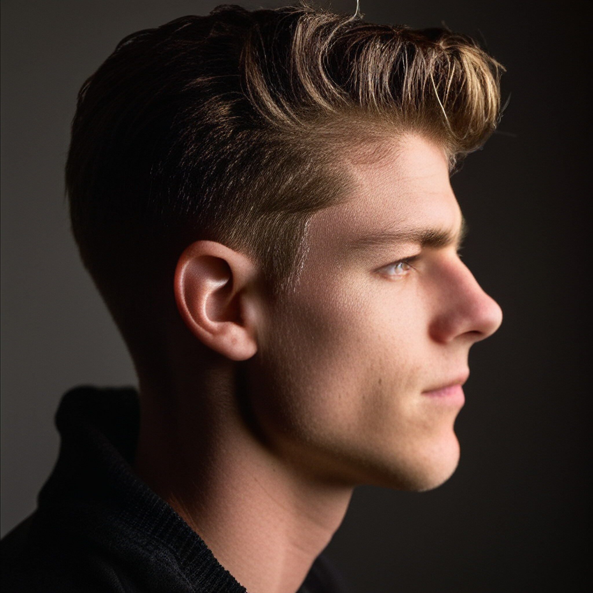 Get inspired by this stunning low fade haircut, perfectly balanced between style and effortless cool. Perfect for anyone looking to update their hairstyle without going over the top.